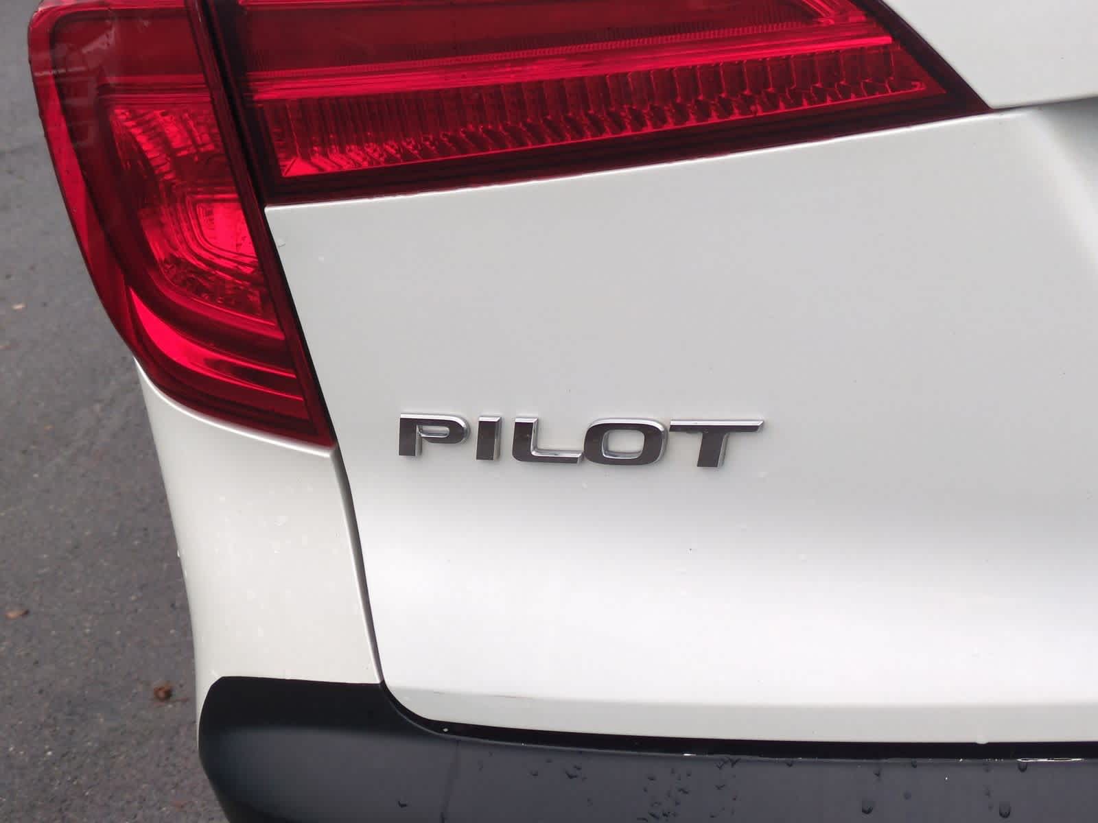 Thumbnail: 2017 Honda Pilot - 13