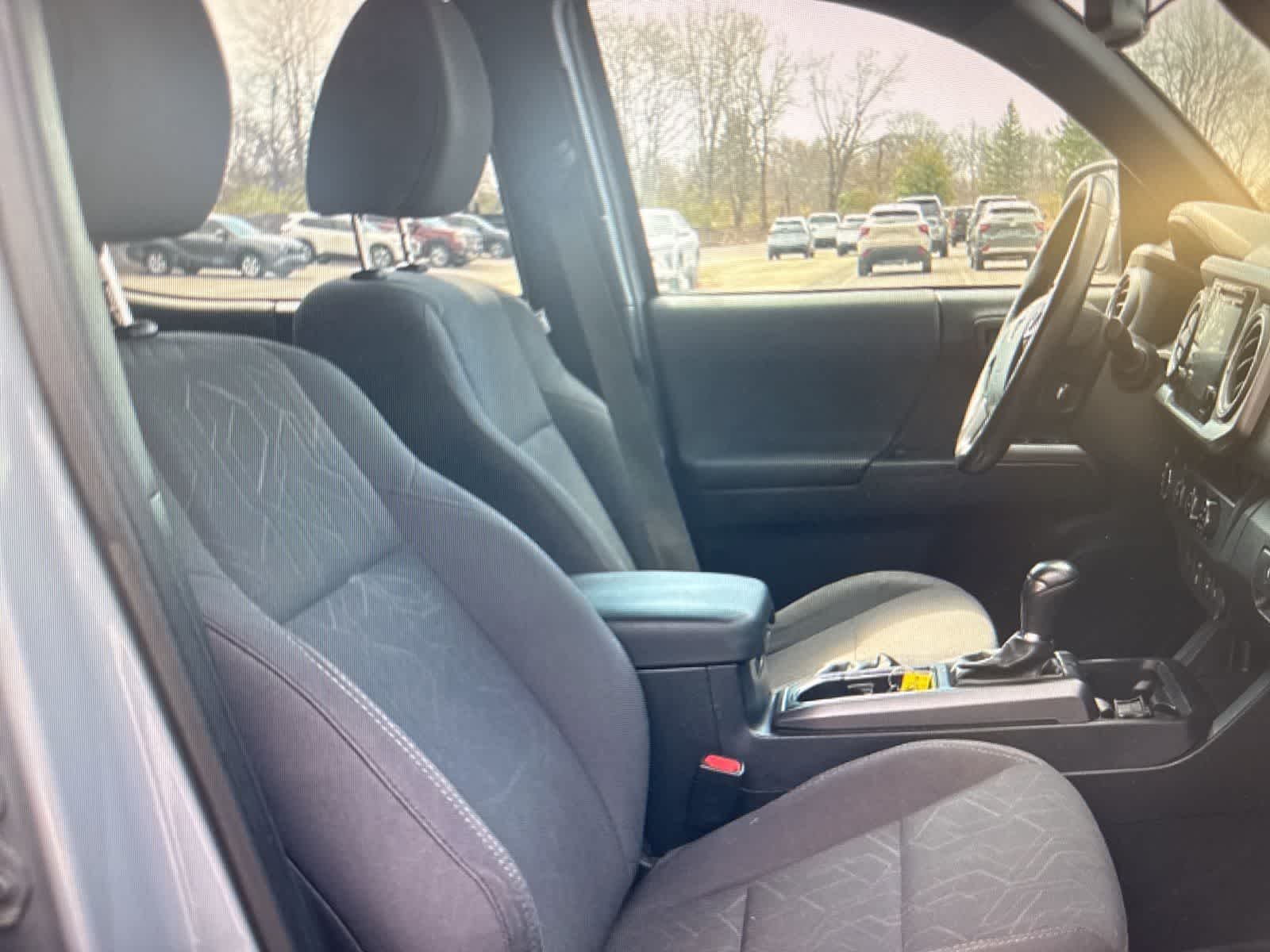 Thumbnail: 2018 Toyota Tacoma - 12