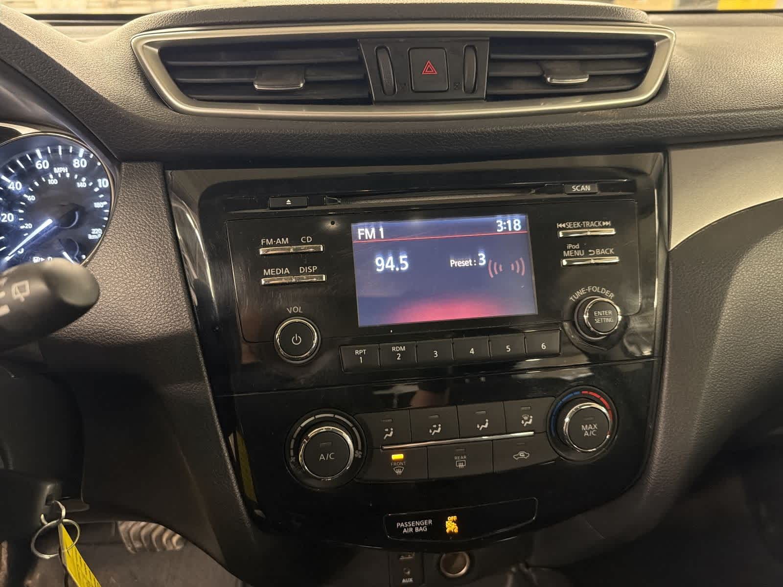 Thumbnail: 2015 Nissan Rogue - 28