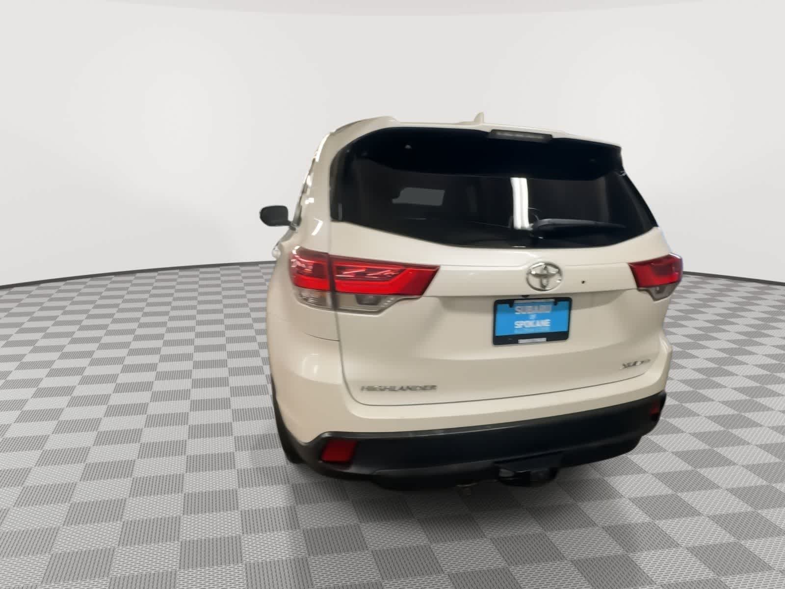 Thumbnail: 2019 Toyota Highlander - 7