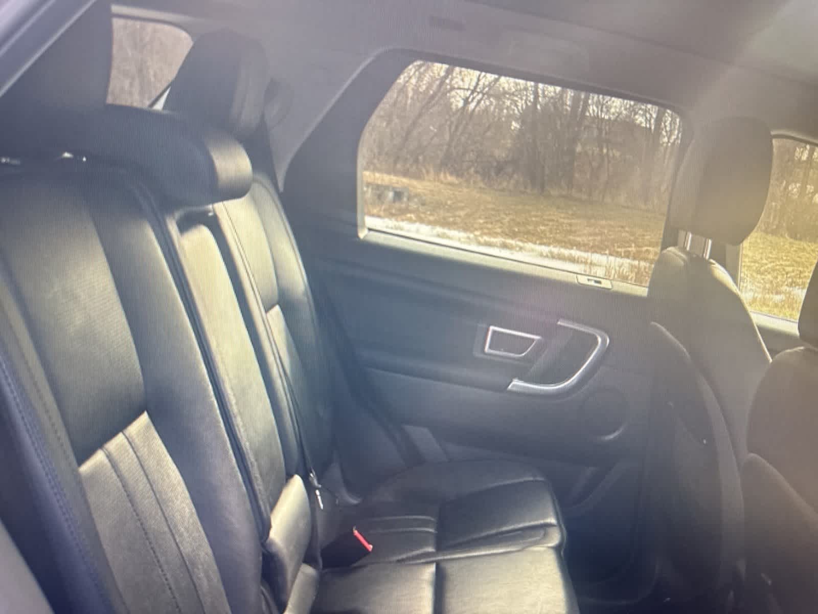 Thumbnail: 2017 Land Rover Discovery Sport - 14