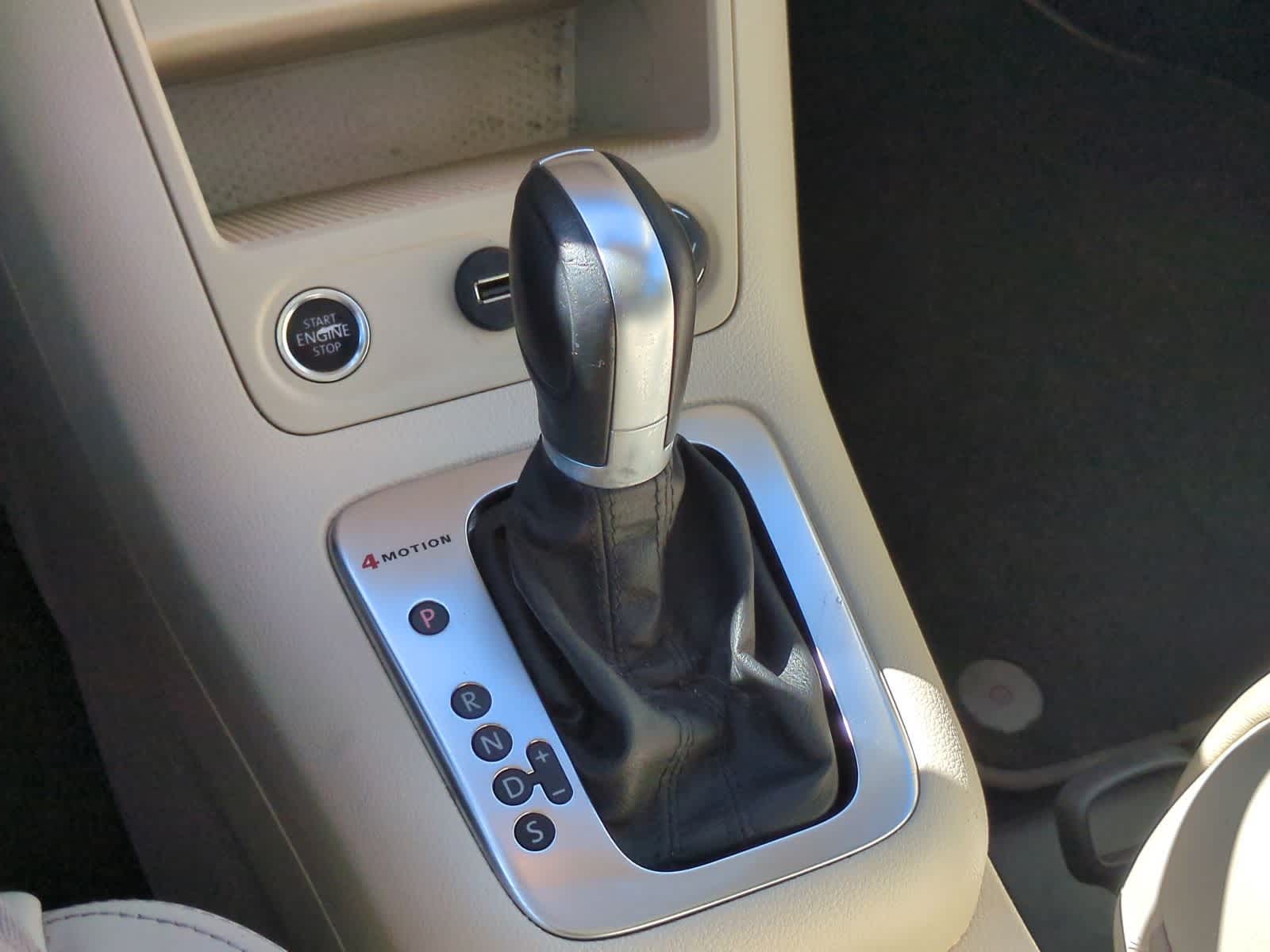 Thumbnail: 2011 Volkswagen Tiguan - 31