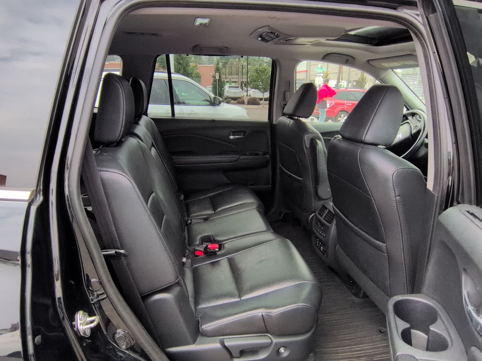 Thumbnail: 2017 Honda Pilot - 22