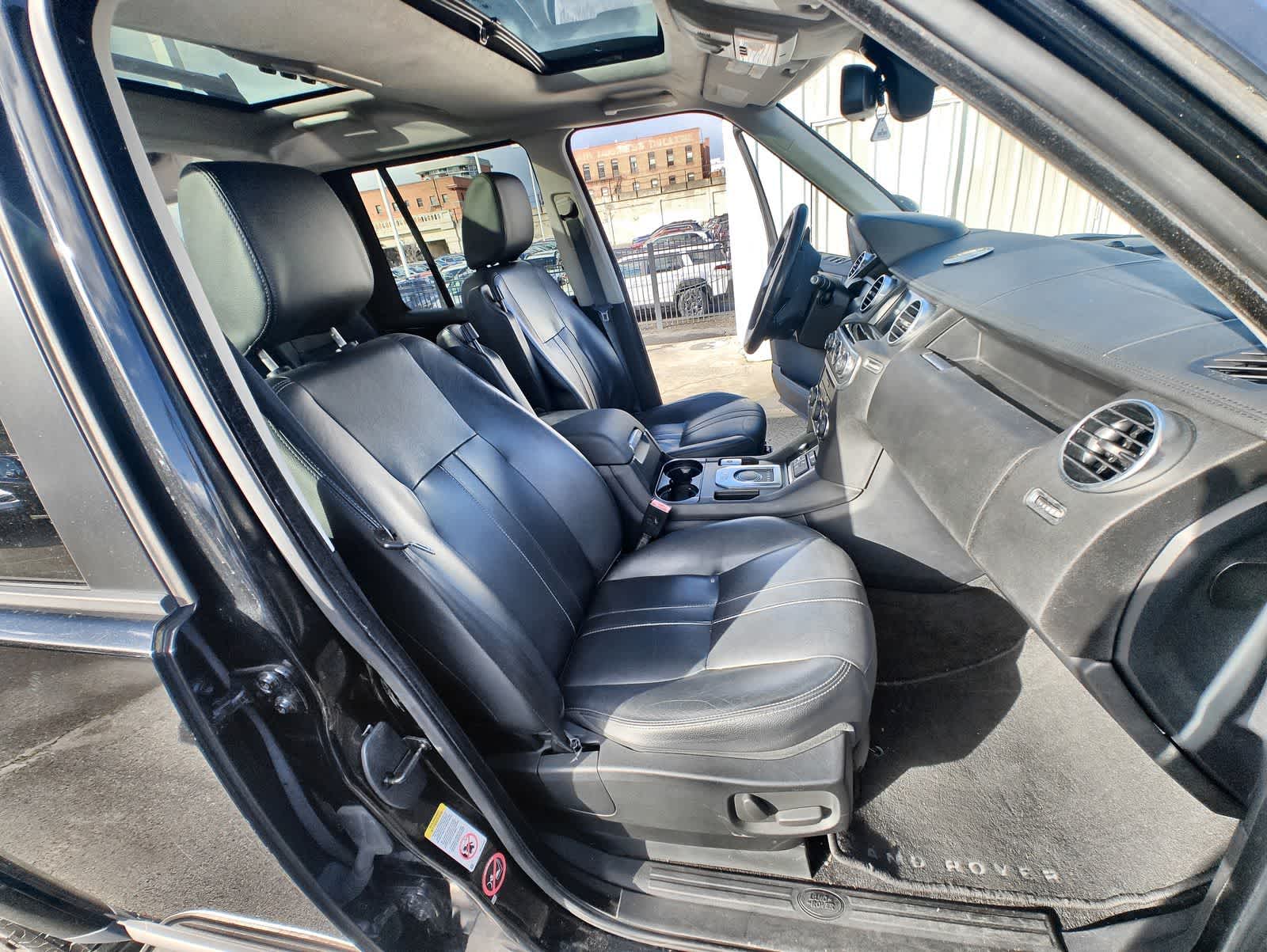 Thumbnail: 2015 Land Rover LR4 - 24