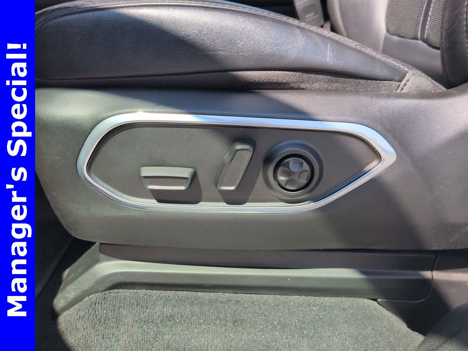 Thumbnail: 2023 Jeep Wagoneer - 18