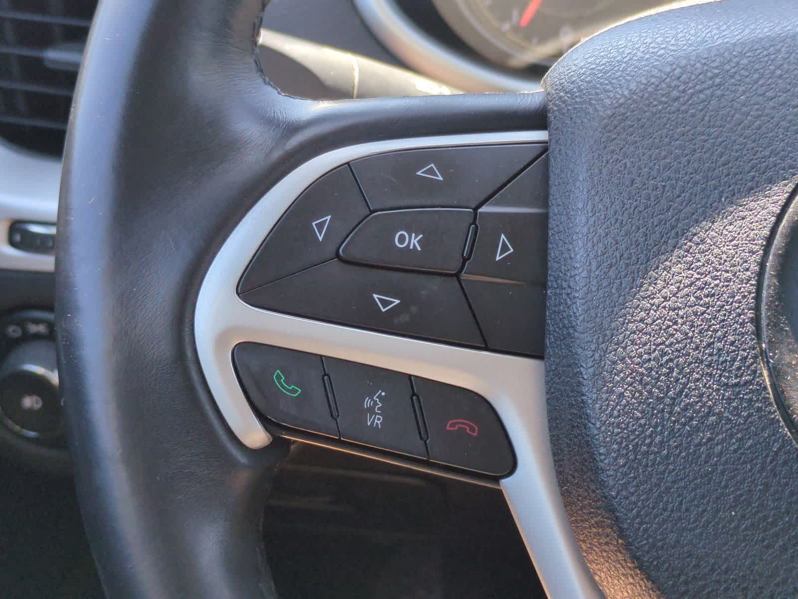 Thumbnail: 2016 Jeep Cherokee - 25