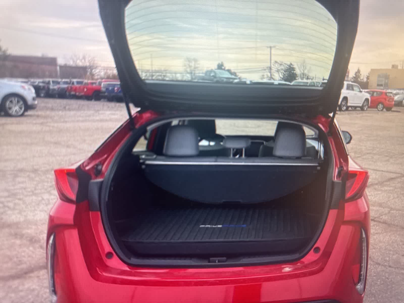 Thumbnail: 2020 Toyota Prius Prime - 21