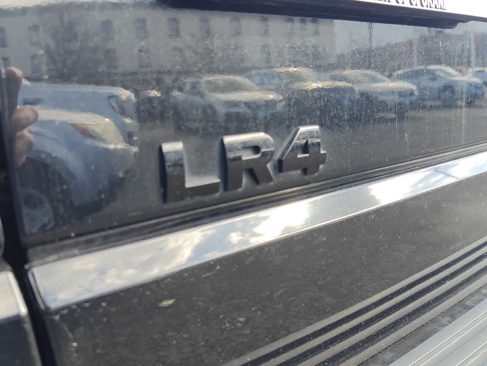 Thumbnail: 2015 Land Rover LR4 - 13