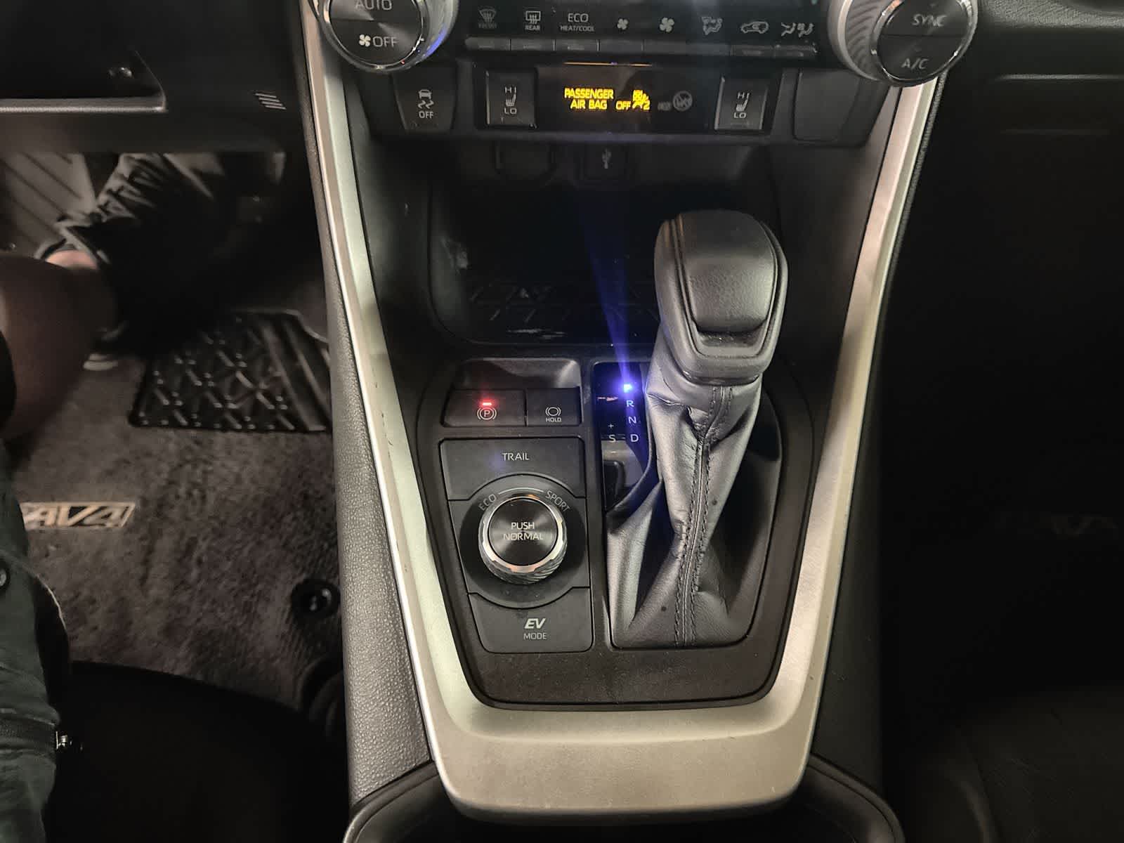 Thumbnail: 2022 Toyota RAV4 - 30