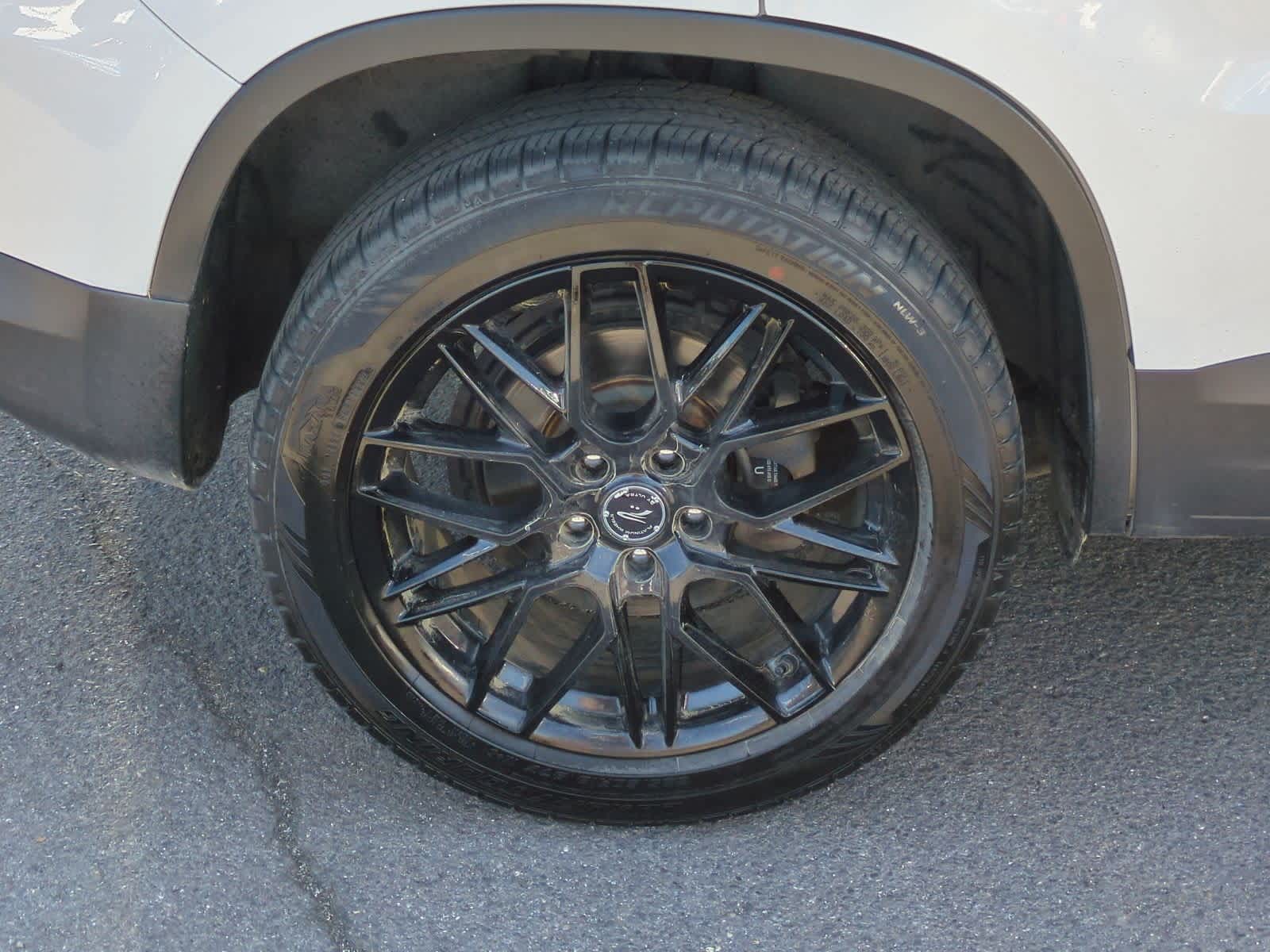 Thumbnail: 2011 Volkswagen Tiguan - 14
