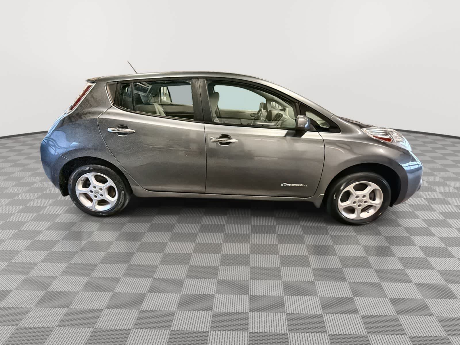 Thumbnail: 2015 Nissan Leaf - 9