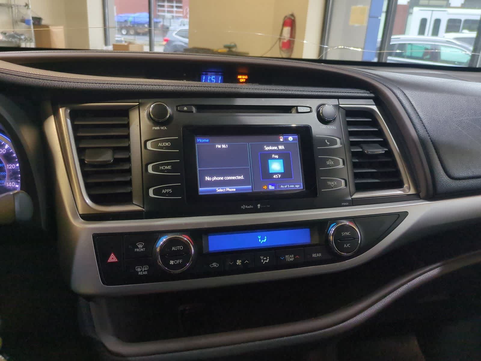 Thumbnail: 2015 Toyota Highlander - 28