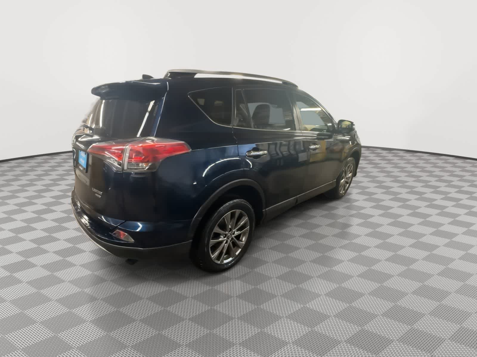 Thumbnail: 2018 Toyota RAV4 - 8