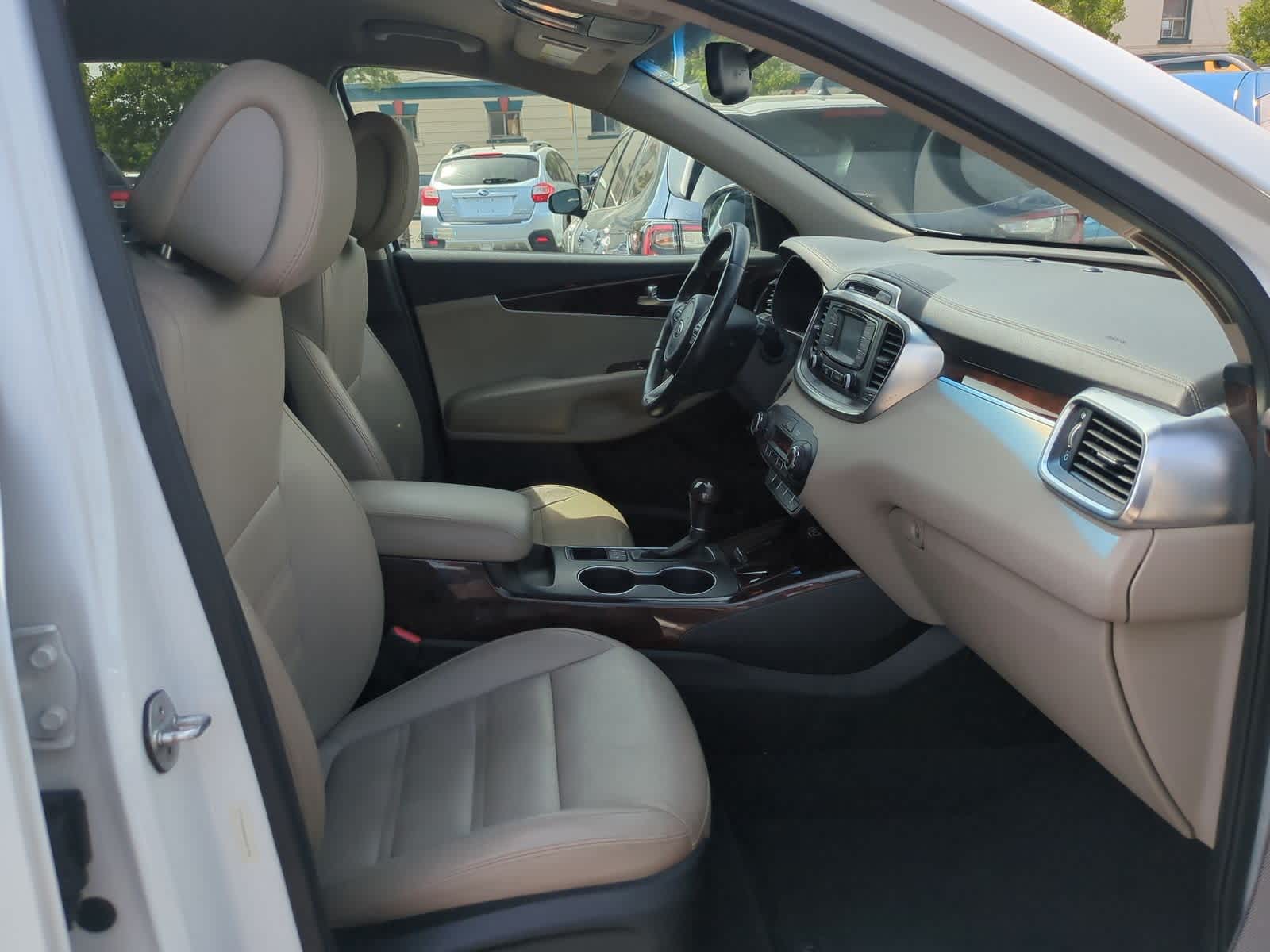 Thumbnail: 2016 Kia Sorento - 22