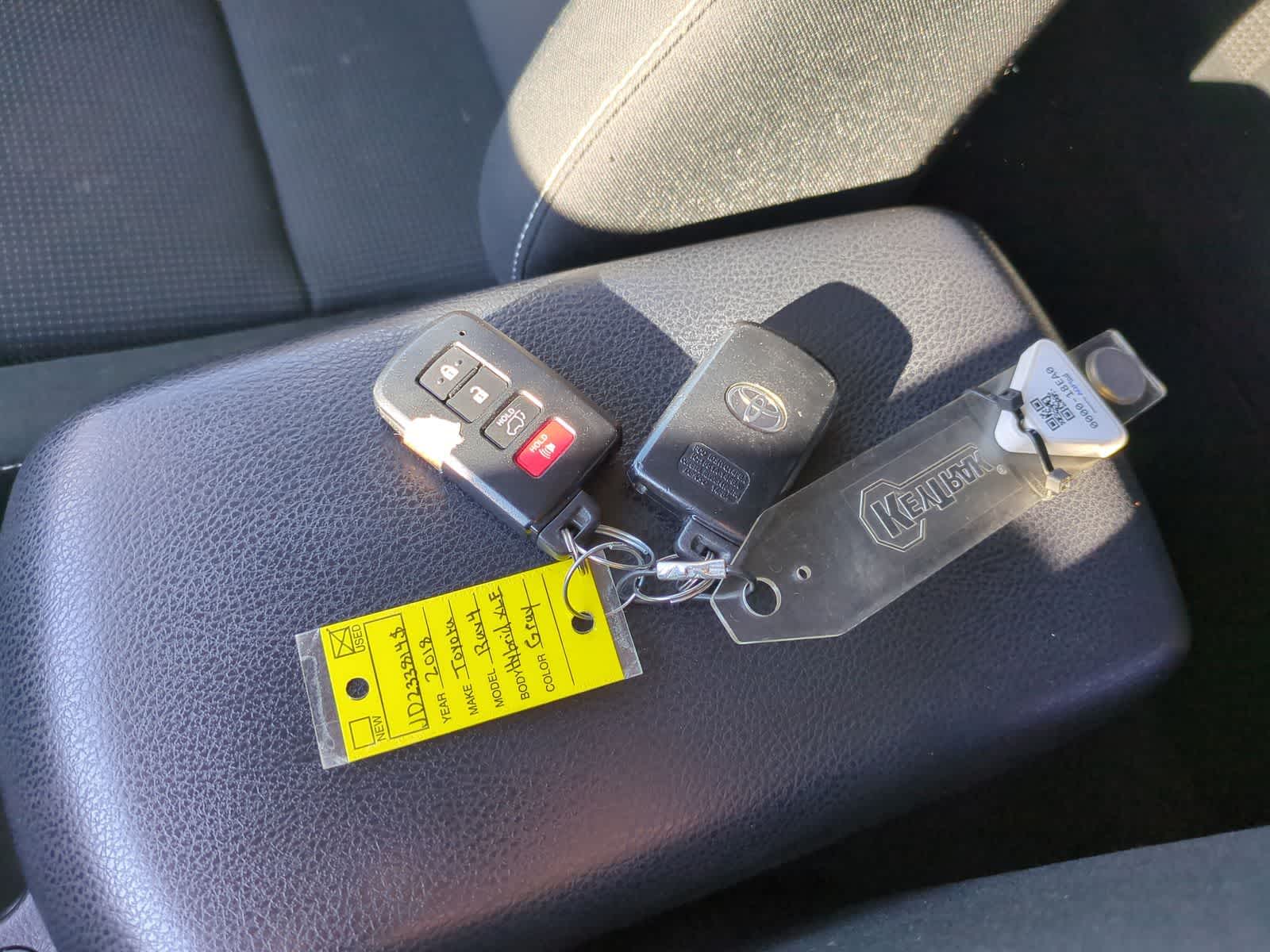 Thumbnail: 2018 Toyota RAV4 - 34