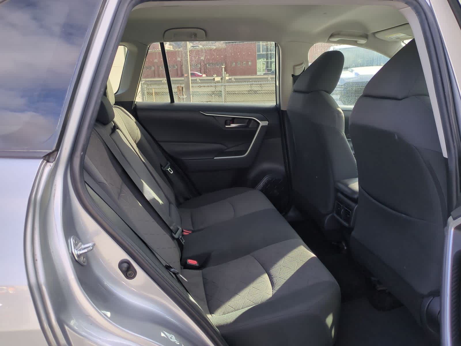 Thumbnail: 2020 Toyota RAV4 - 21