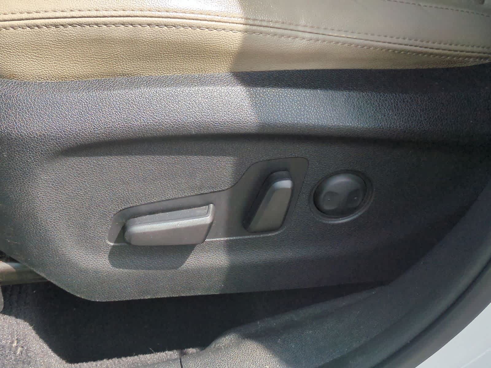 Thumbnail: 2016 Kia Sorento - 18