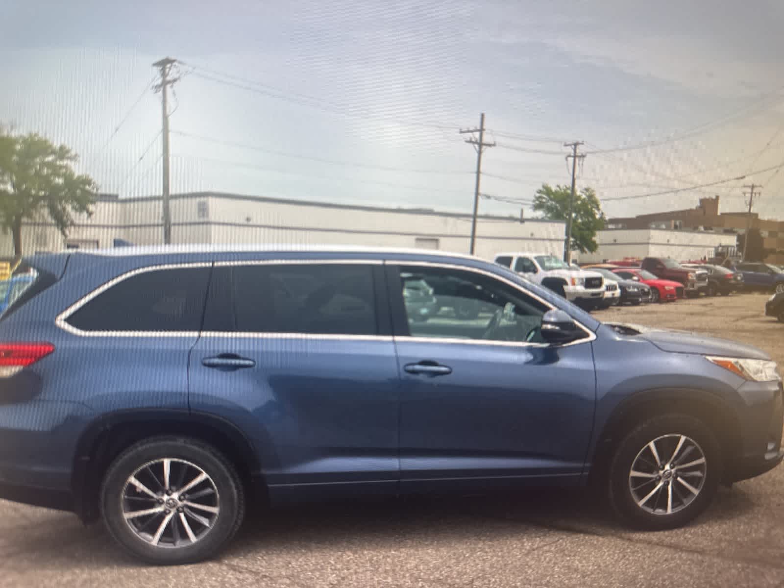 Thumbnail: 2017 Toyota Highlander - 6