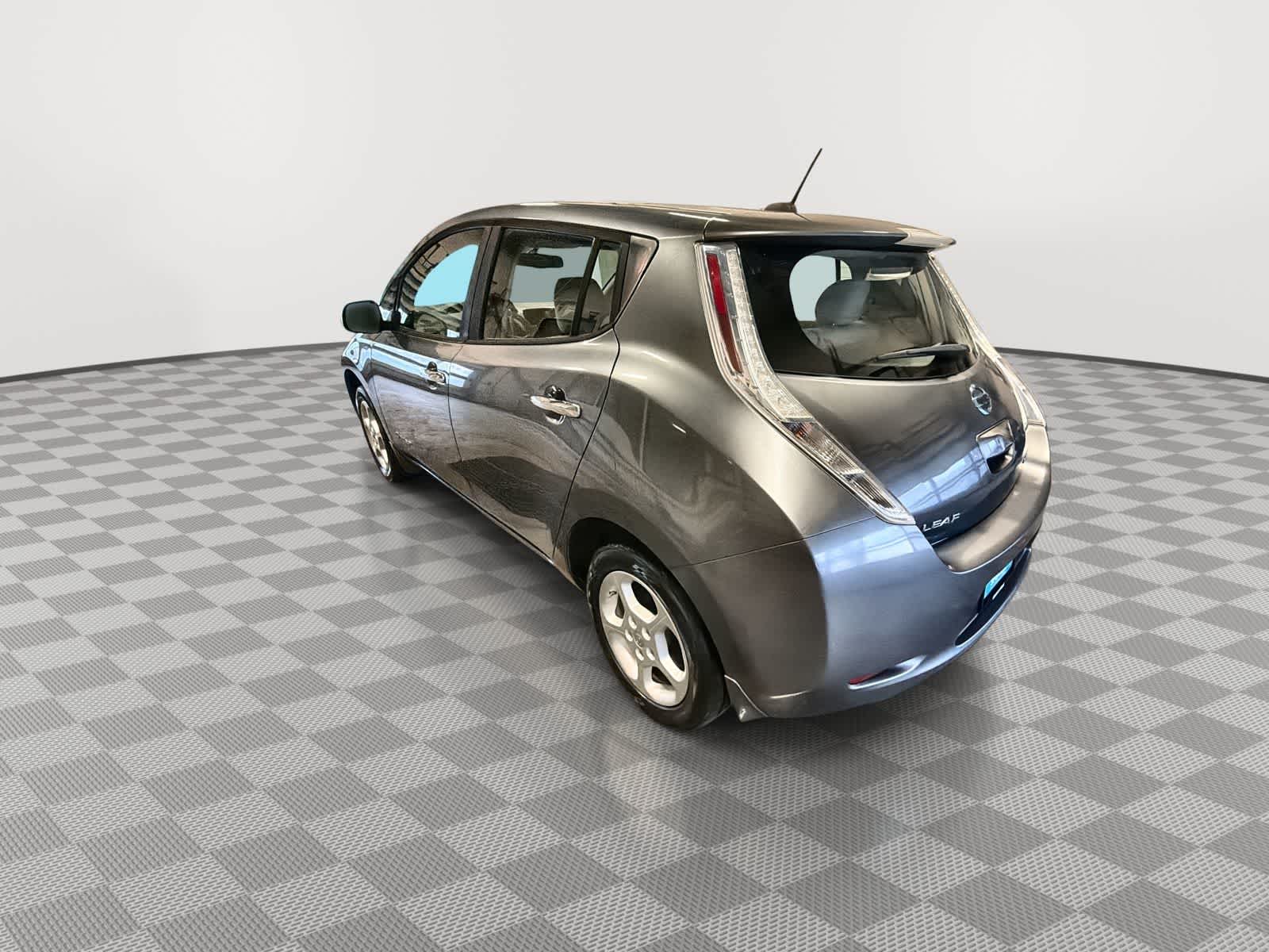 Thumbnail: 2015 Nissan Leaf - 6