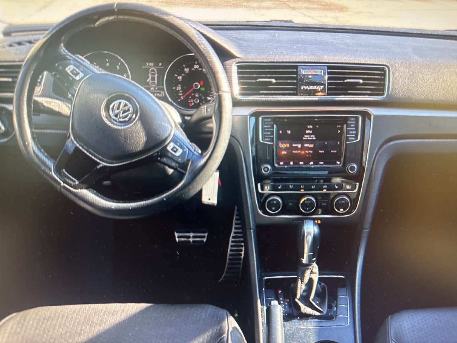 Thumbnail: 2018 Volkswagen Passat - 15