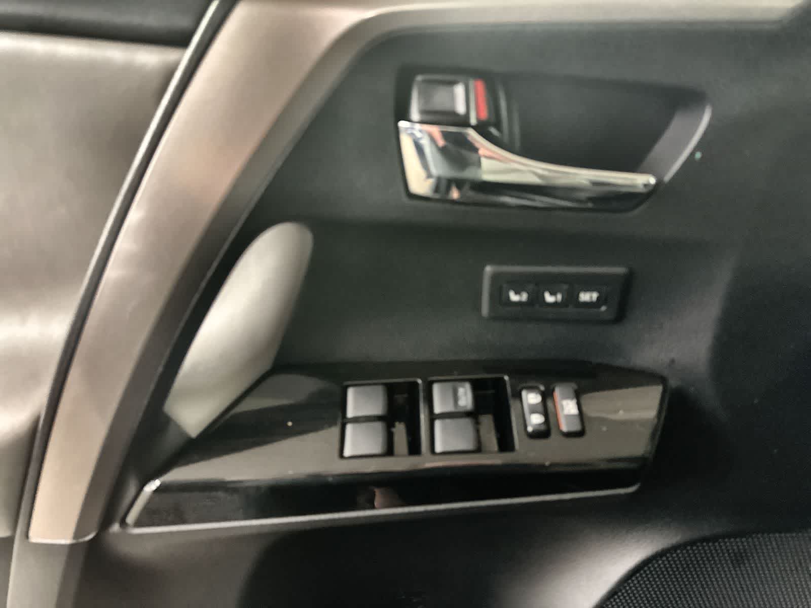 Thumbnail: 2018 Toyota RAV4 - 18