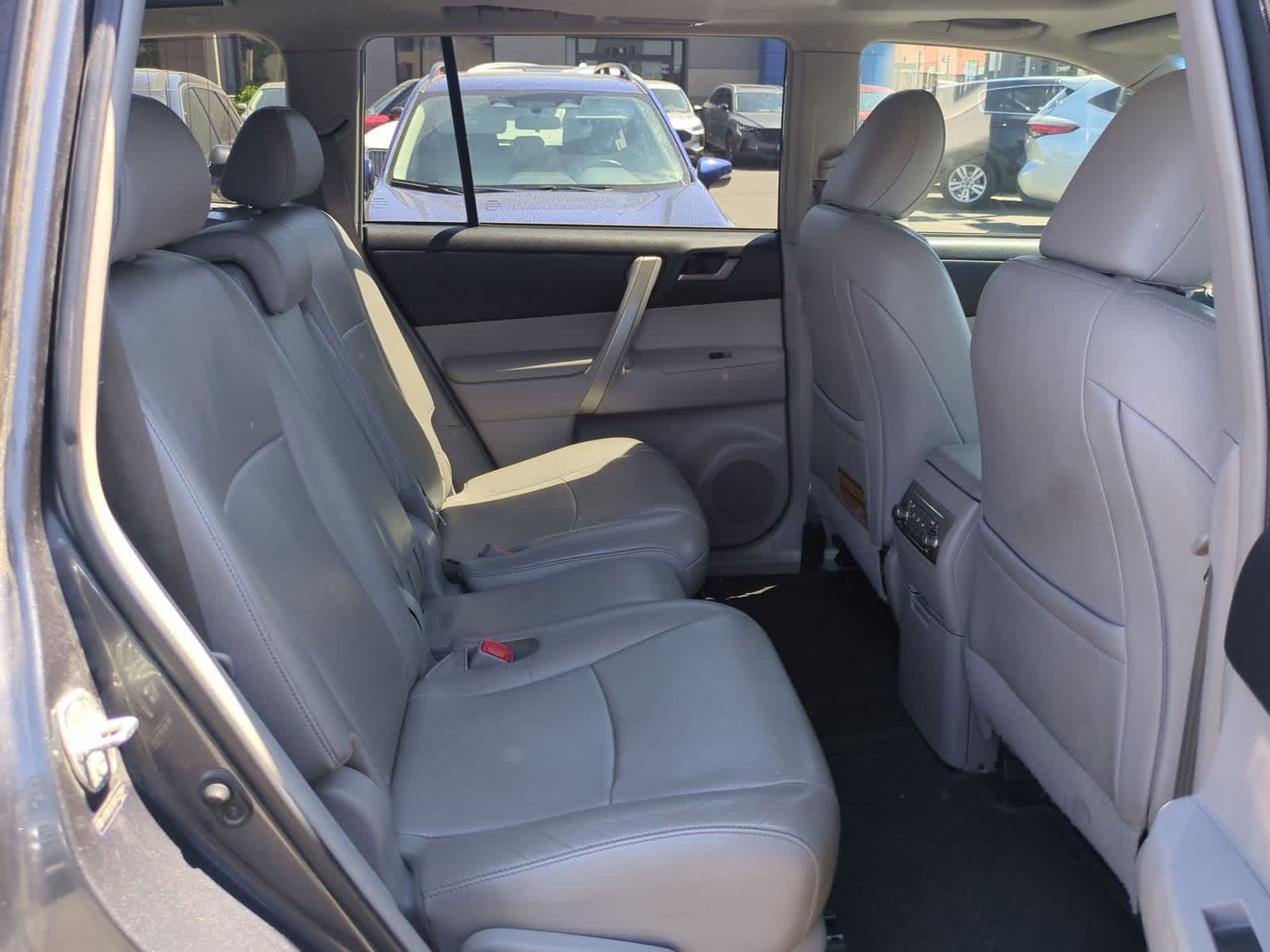 Thumbnail: 2013 Toyota Highlander - 22