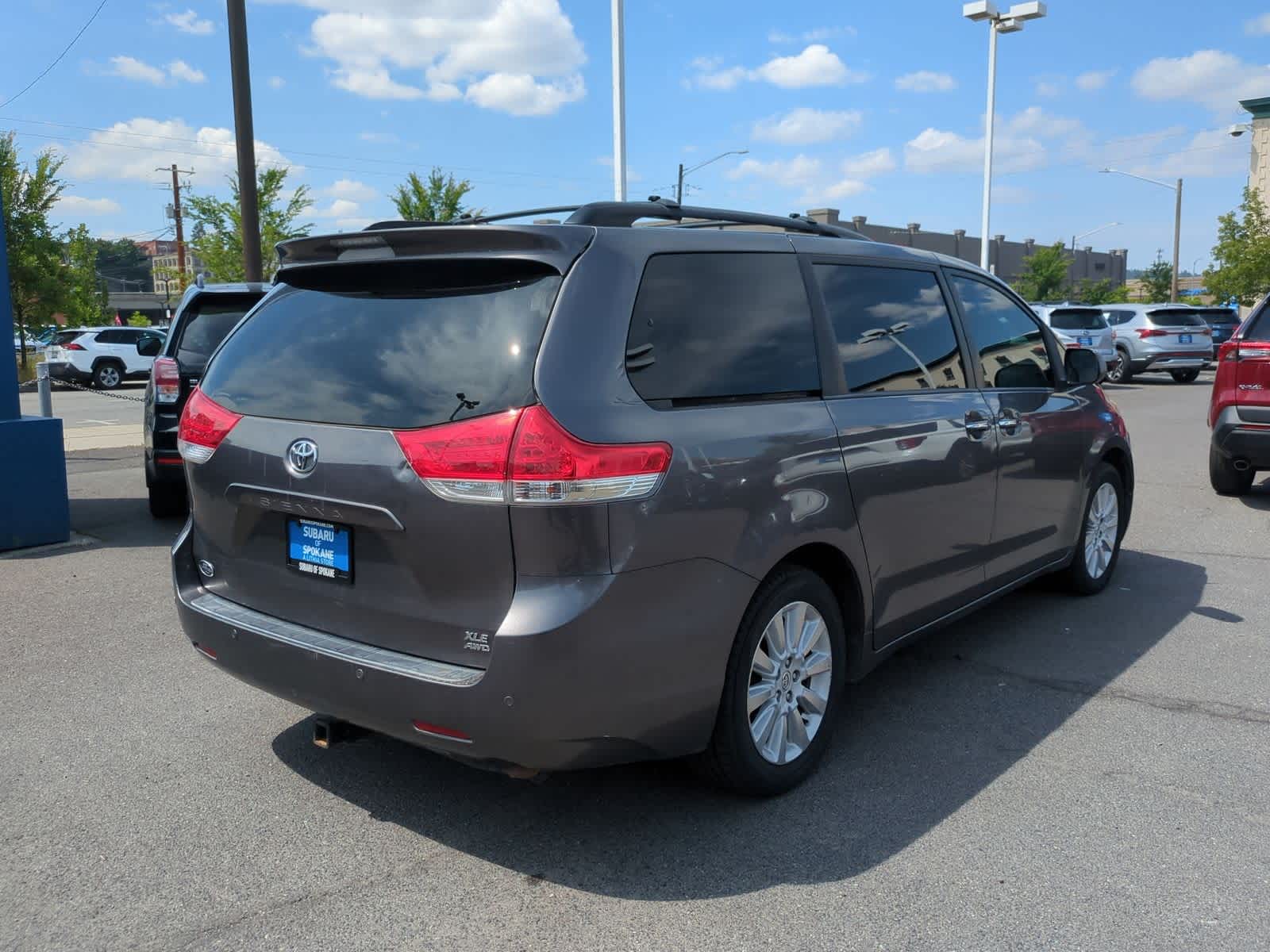Thumbnail: 2013 Toyota Sienna - 8