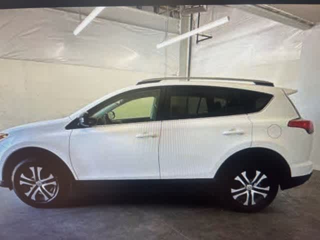 Used 2018 Toyota RAV4 LE with VIN JTMBFREV0JJ742331 for sale in Spokane, WA