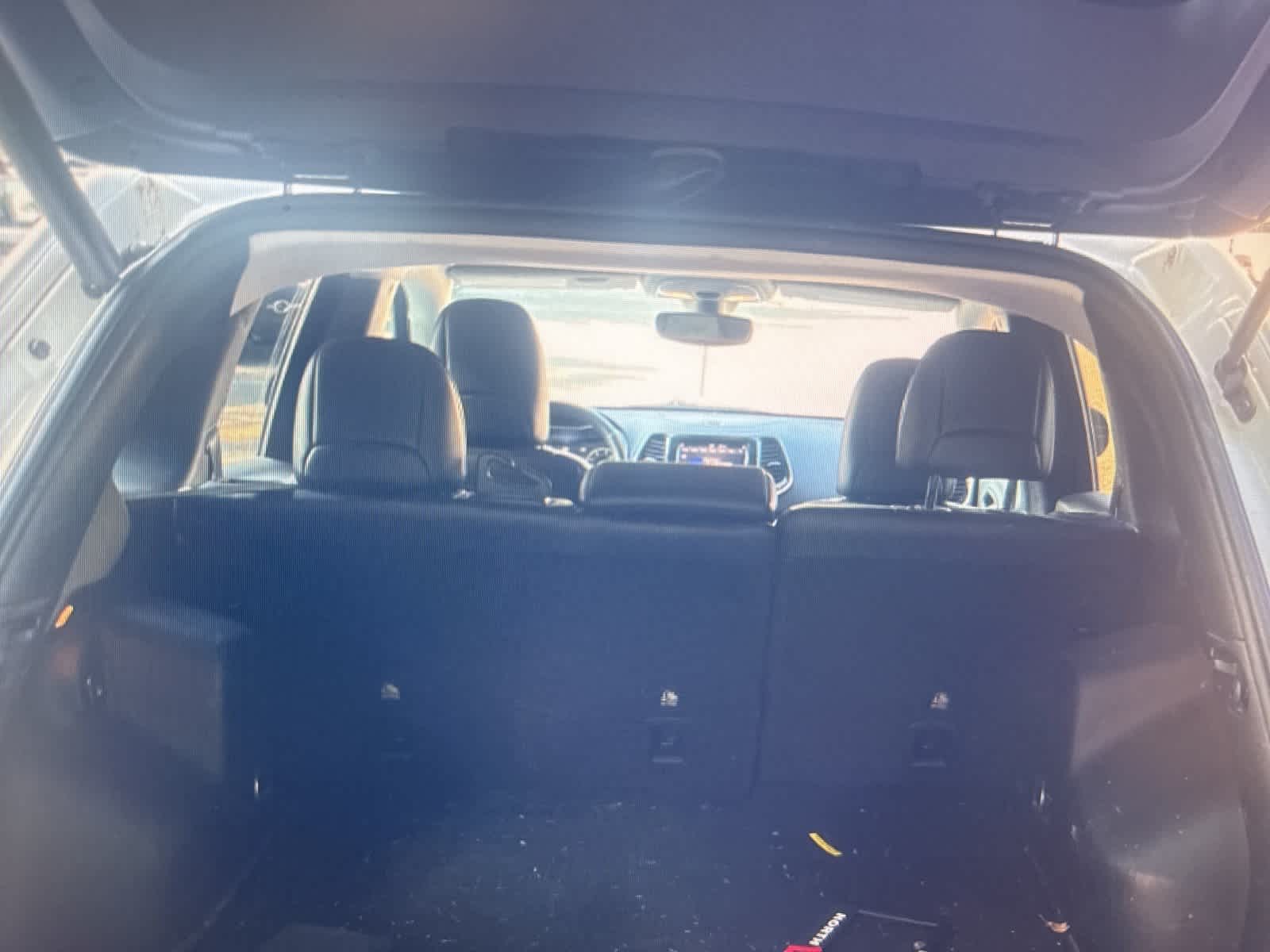 Thumbnail: 2019 Jeep Cherokee - 20