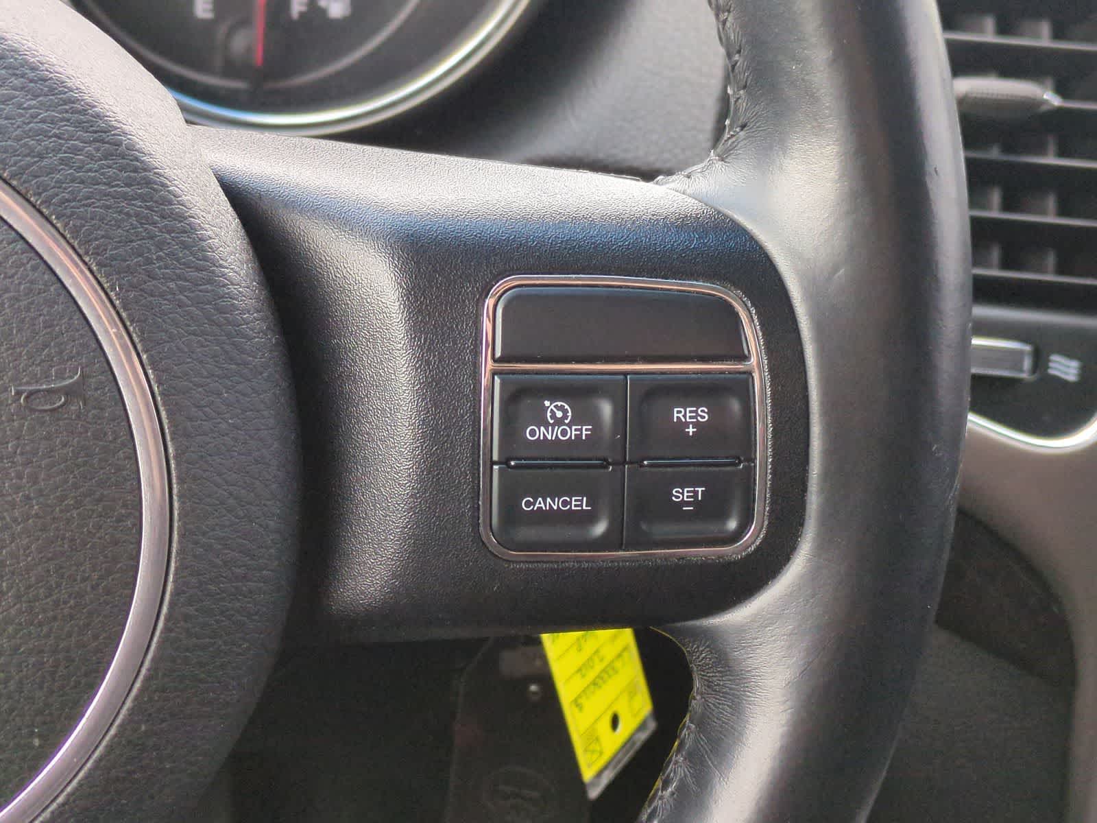 Thumbnail: 2012 Jeep Grand Cherokee - 24