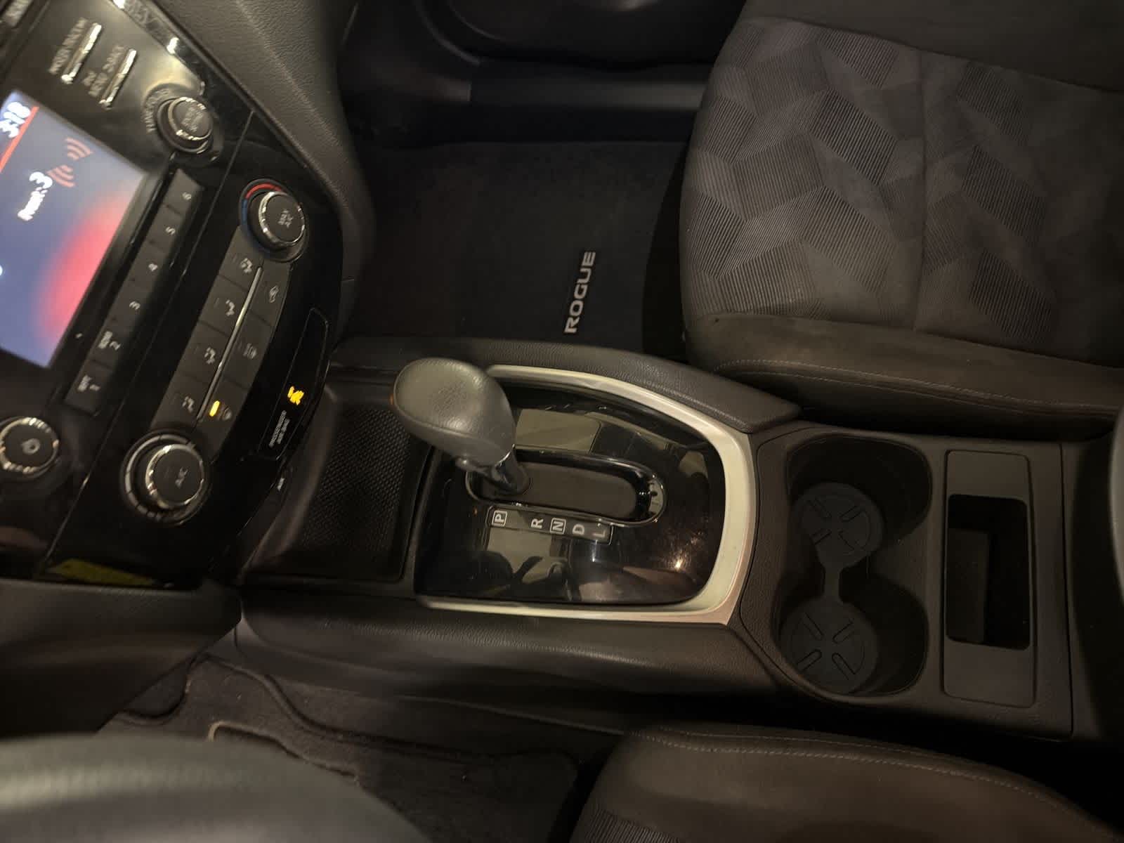 Thumbnail: 2015 Nissan Rogue - 27