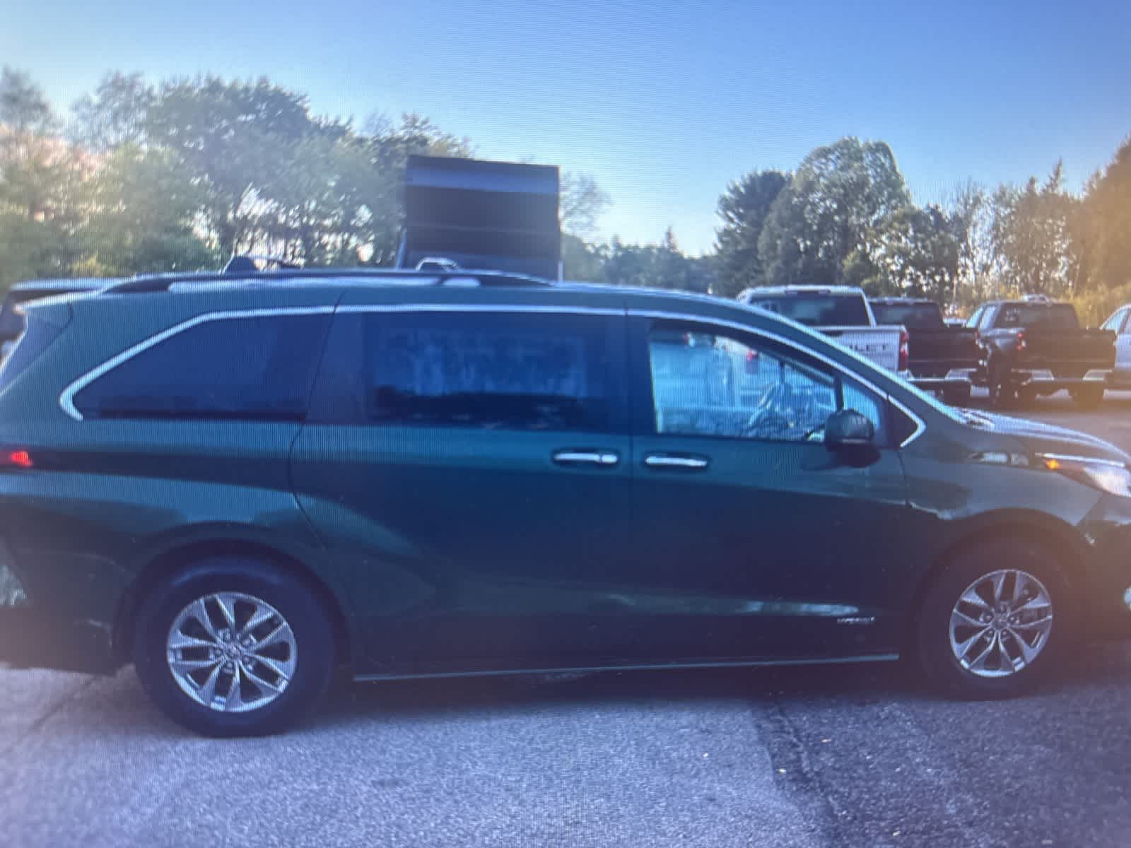Thumbnail: 2021 Toyota Sienna - 6