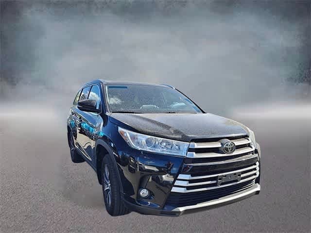 Used 2019 Toyota Highlander XLE with VIN 5TDJZRFH9KS597323 for sale in Spokane, WA