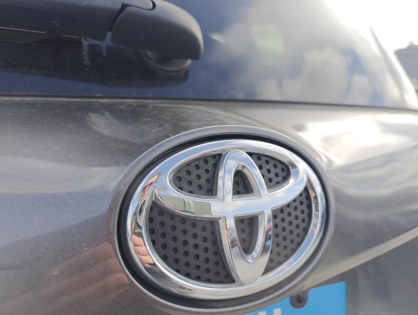 Thumbnail: 2017 Toyota RAV4 - 11