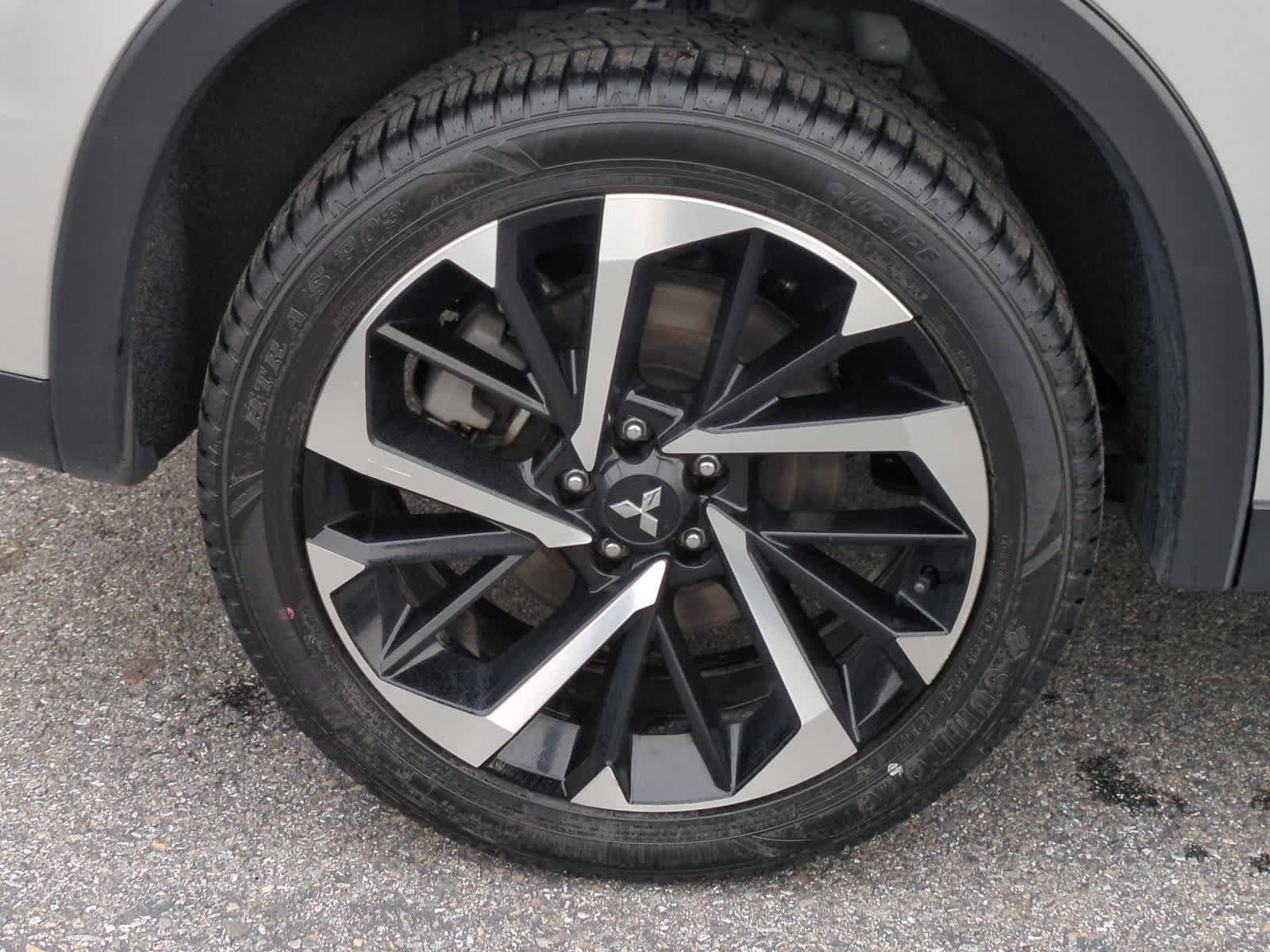 Thumbnail: 2023 Mitsubishi Outlander - 14