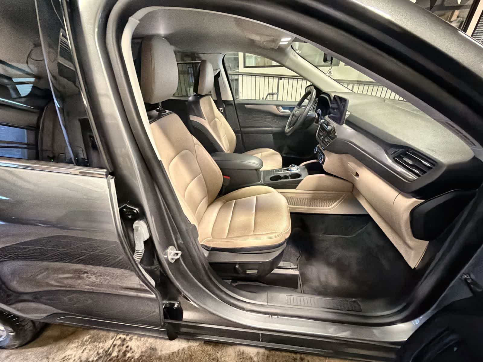 Thumbnail: 2022 Ford Escape - 22