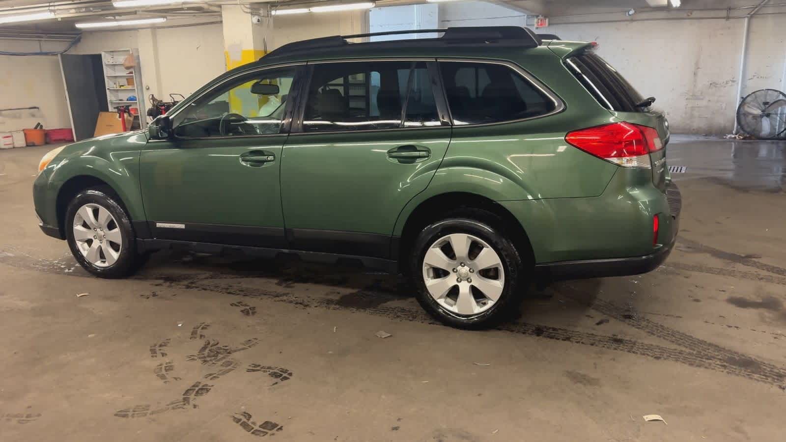 Thumbnail: 2011 Subaru Outback - 6