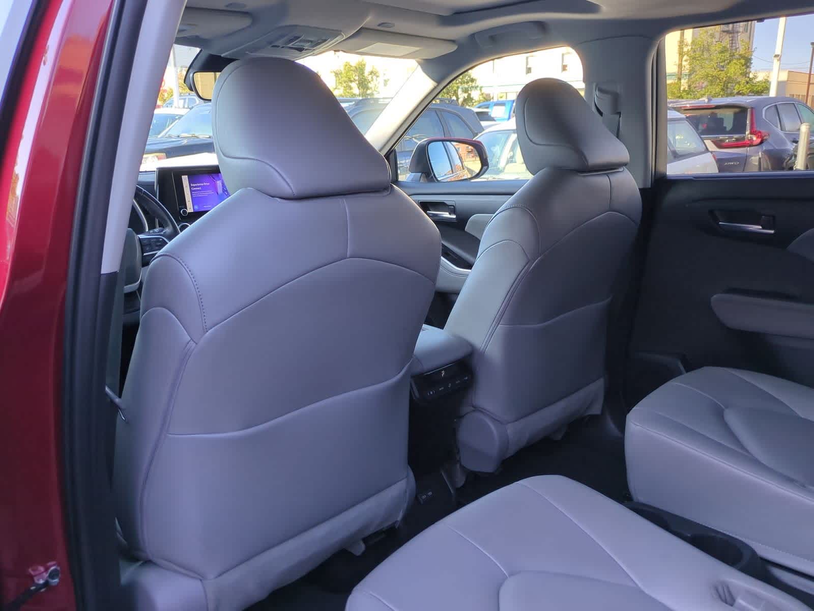 Thumbnail: 2023 Toyota Highlander - 19