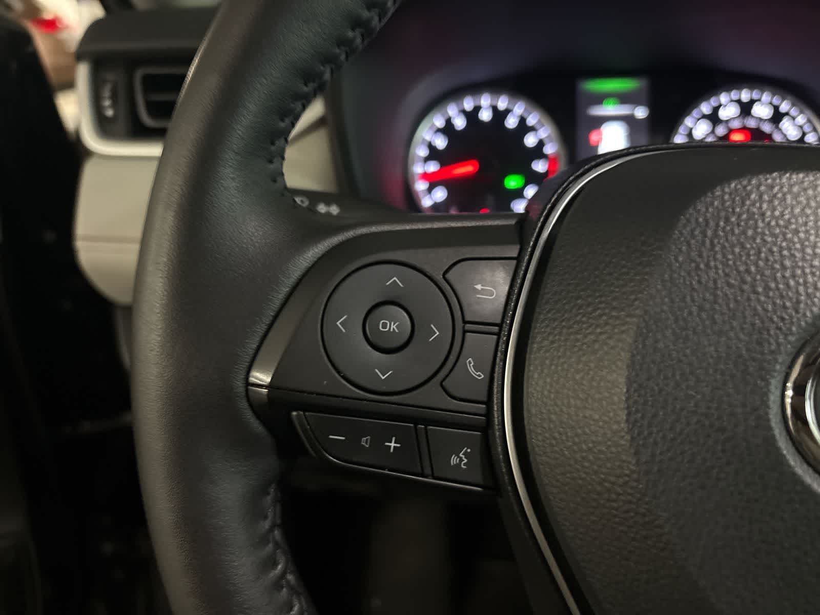 Thumbnail: 2022 Toyota RAV4 - 23