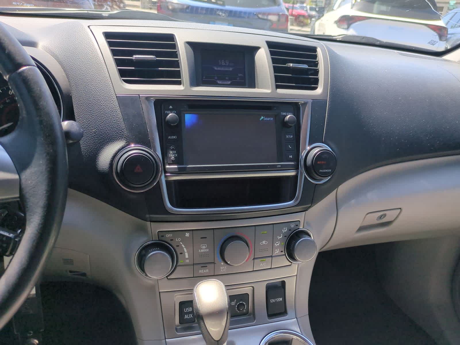 Thumbnail: 2013 Toyota Highlander - 29