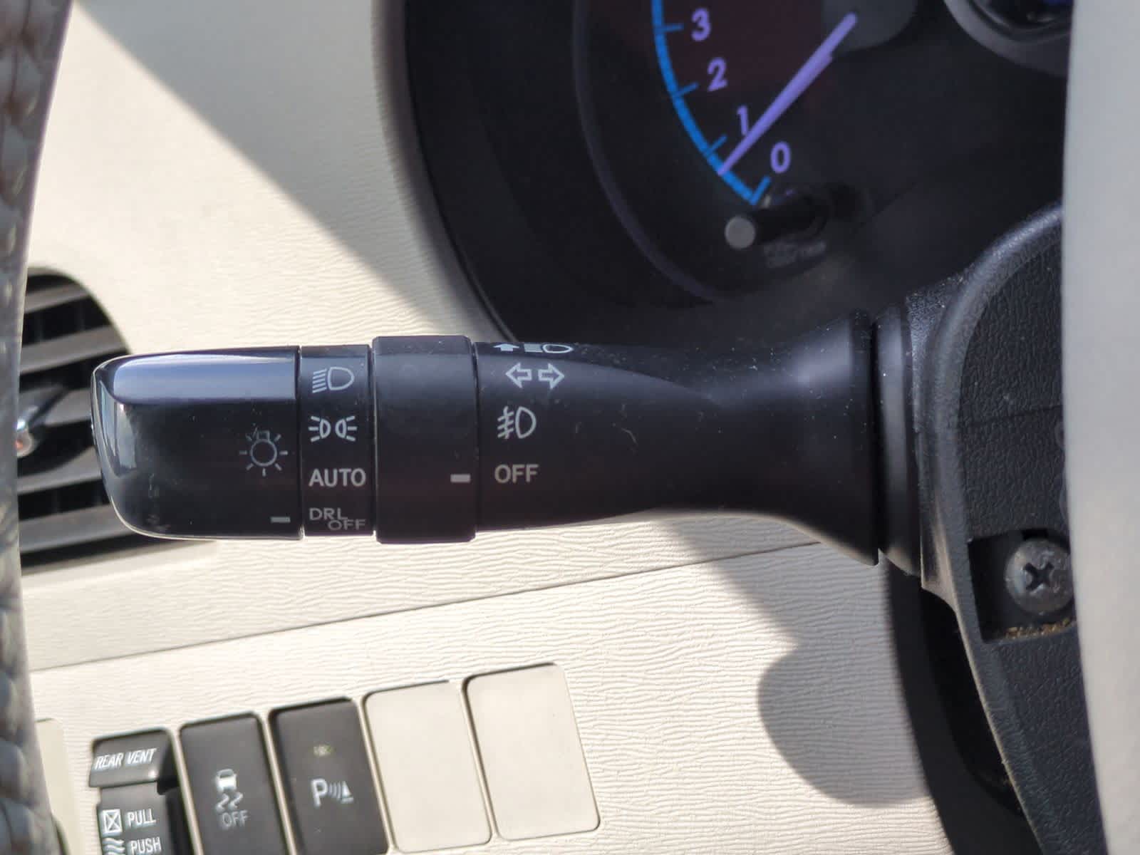 Thumbnail: 2013 Toyota Sienna - 28