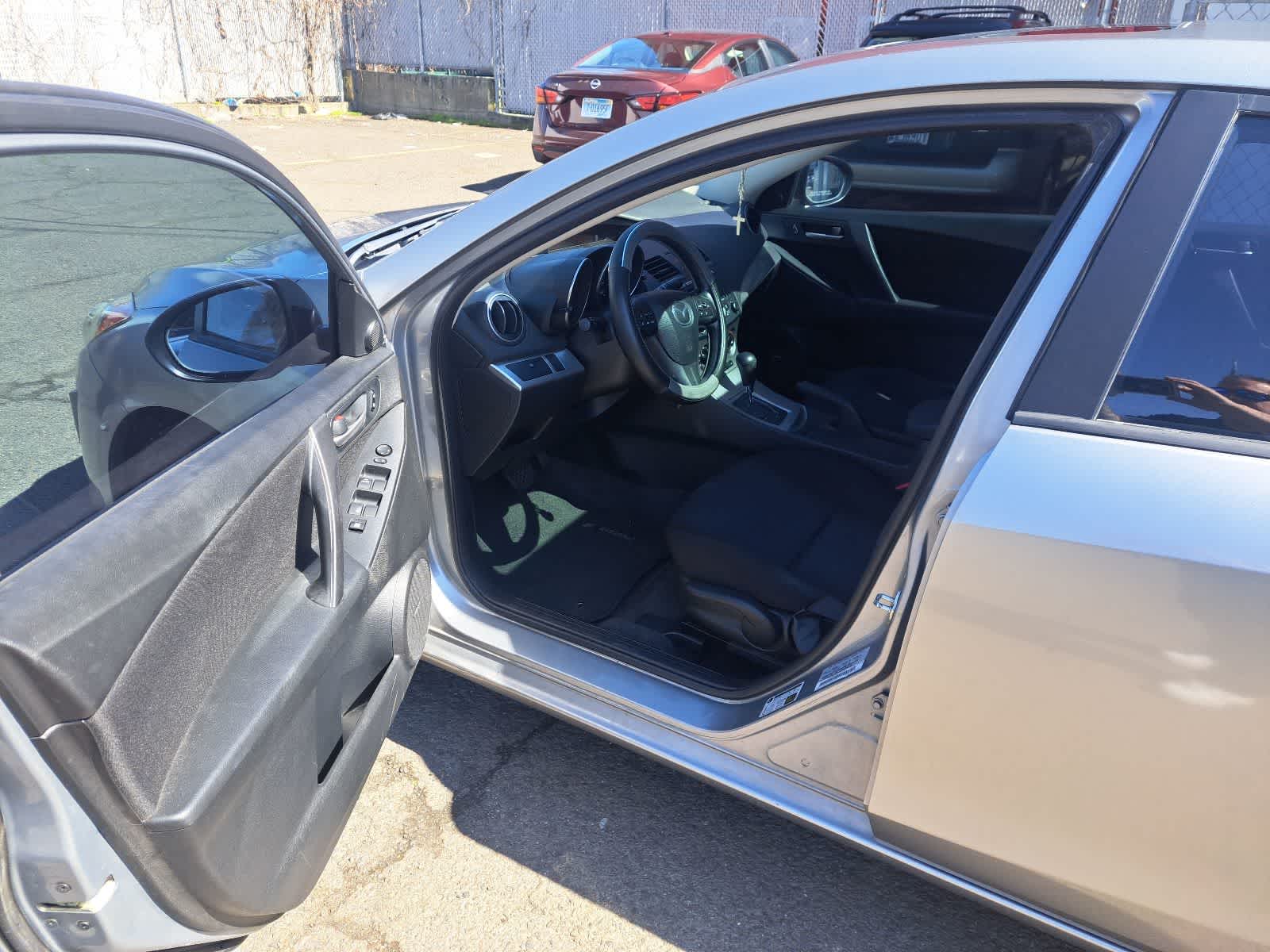 Used 2011 Mazda MAZDA3 i Touring with VIN JM1BL1VG8B1423272 for sale in Spokane, WA