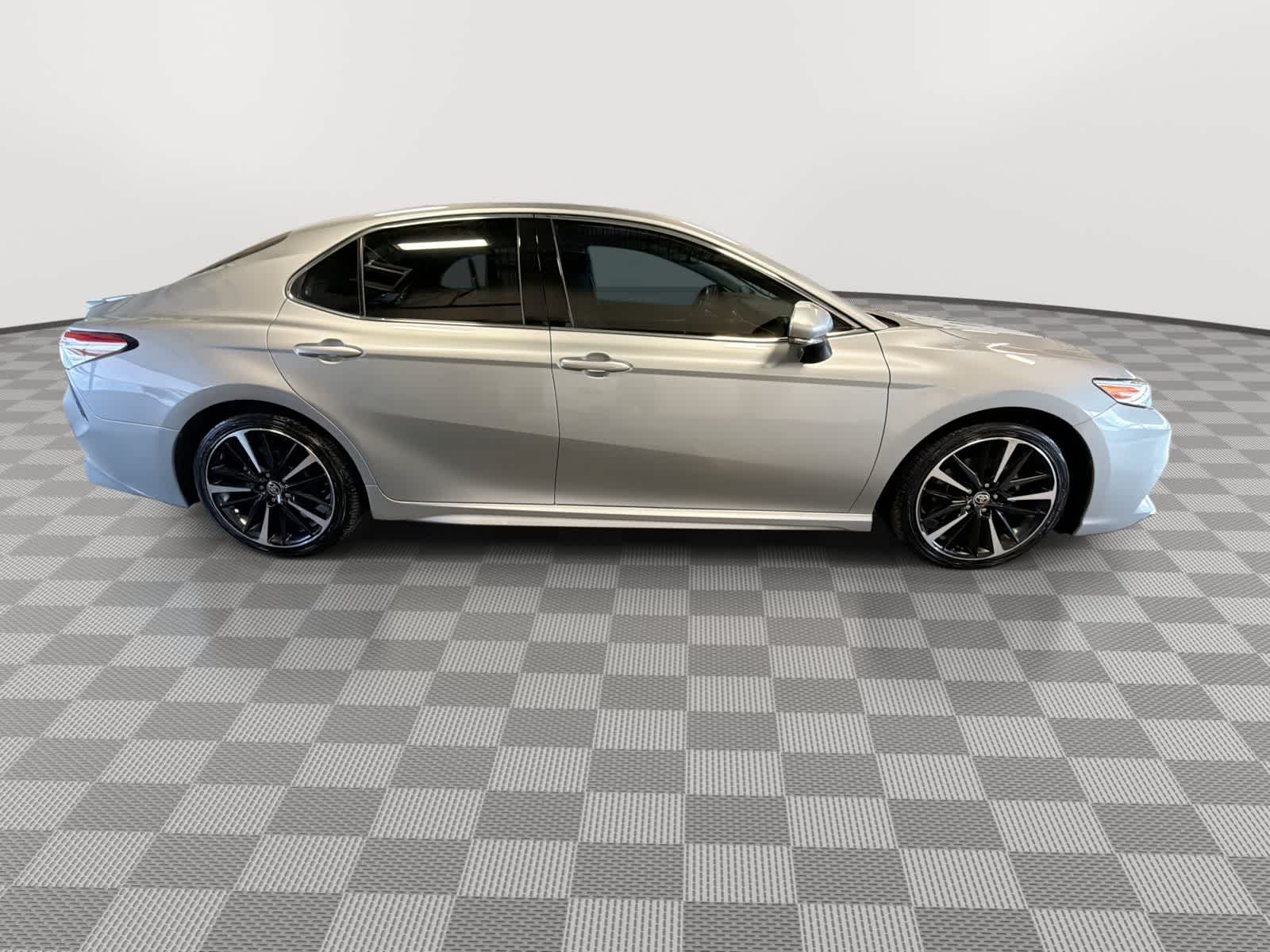2020 Toyota Camry XSE - Photo 9