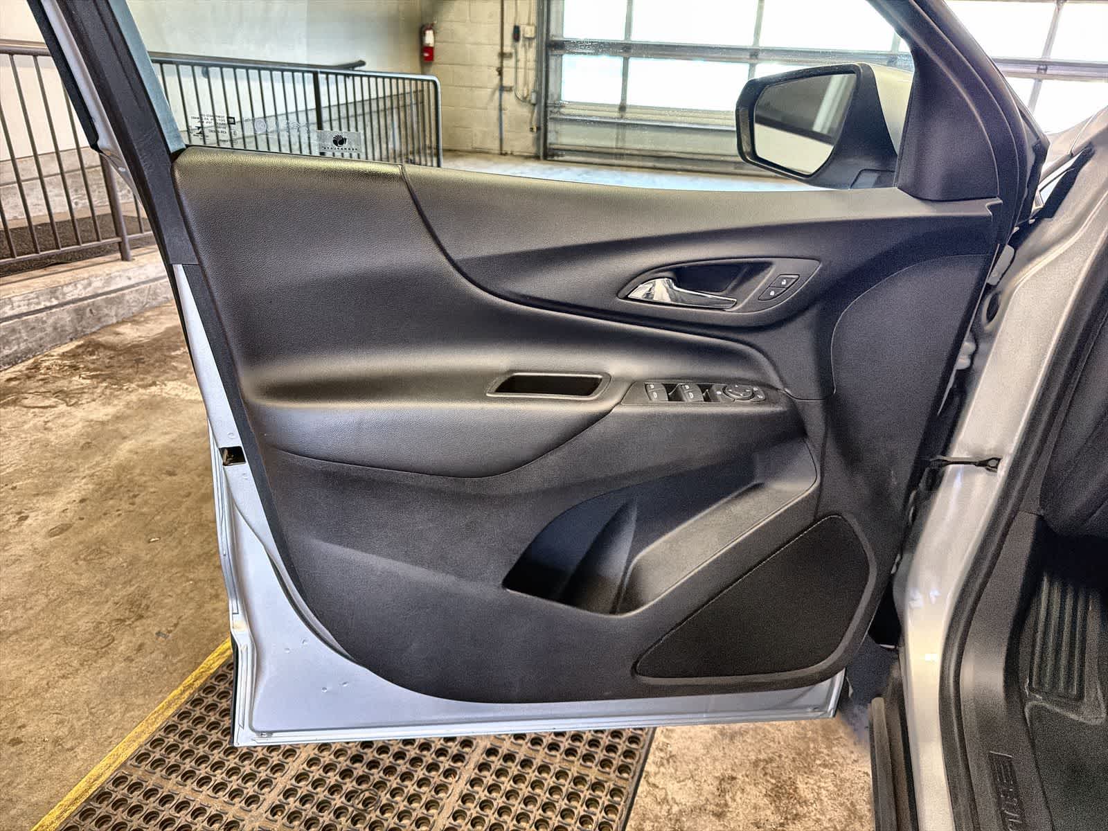 Thumbnail: 2022 Chevrolet Equinox - 10