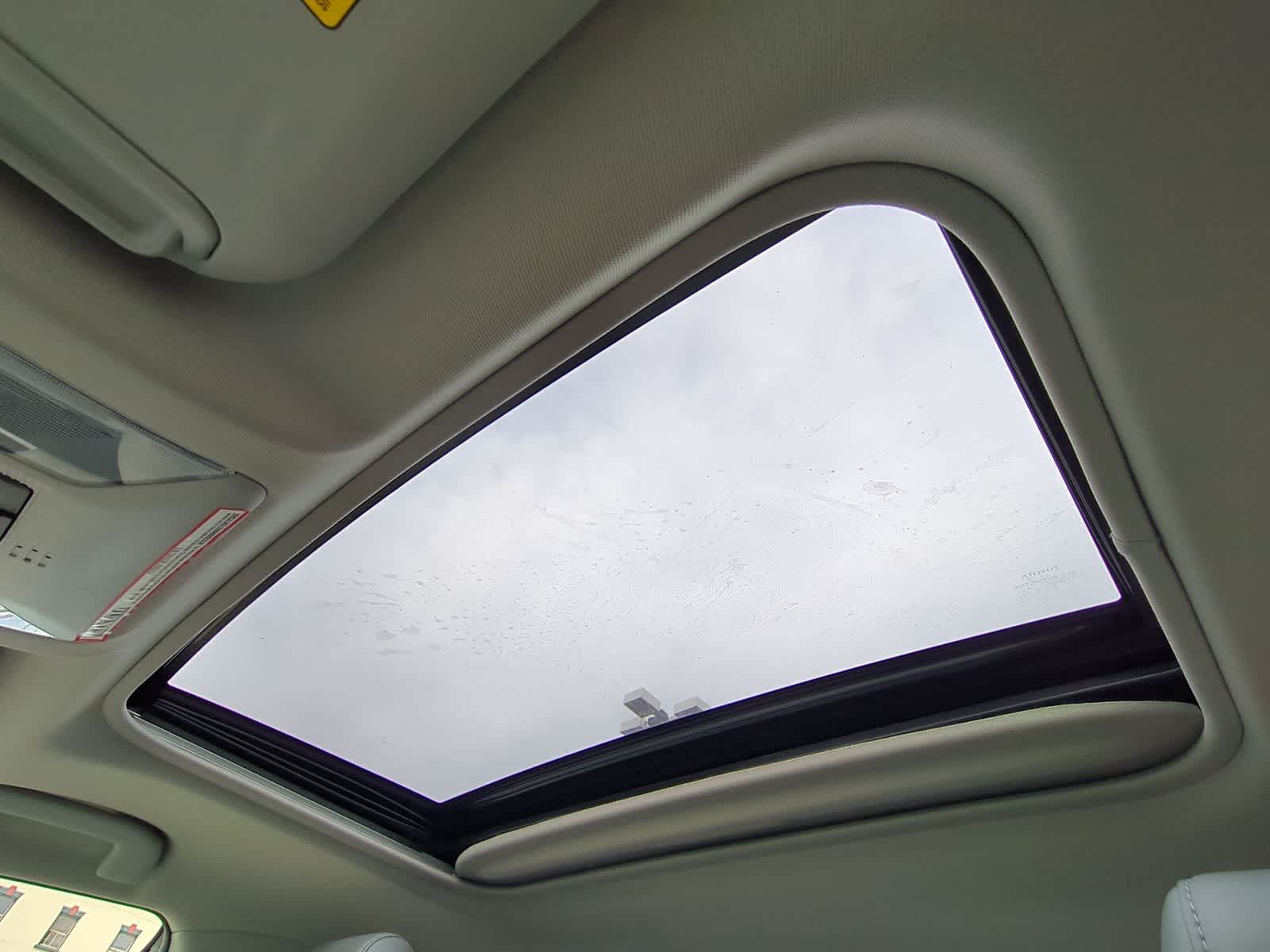 Thumbnail: 2022 Toyota RAV4 - 20