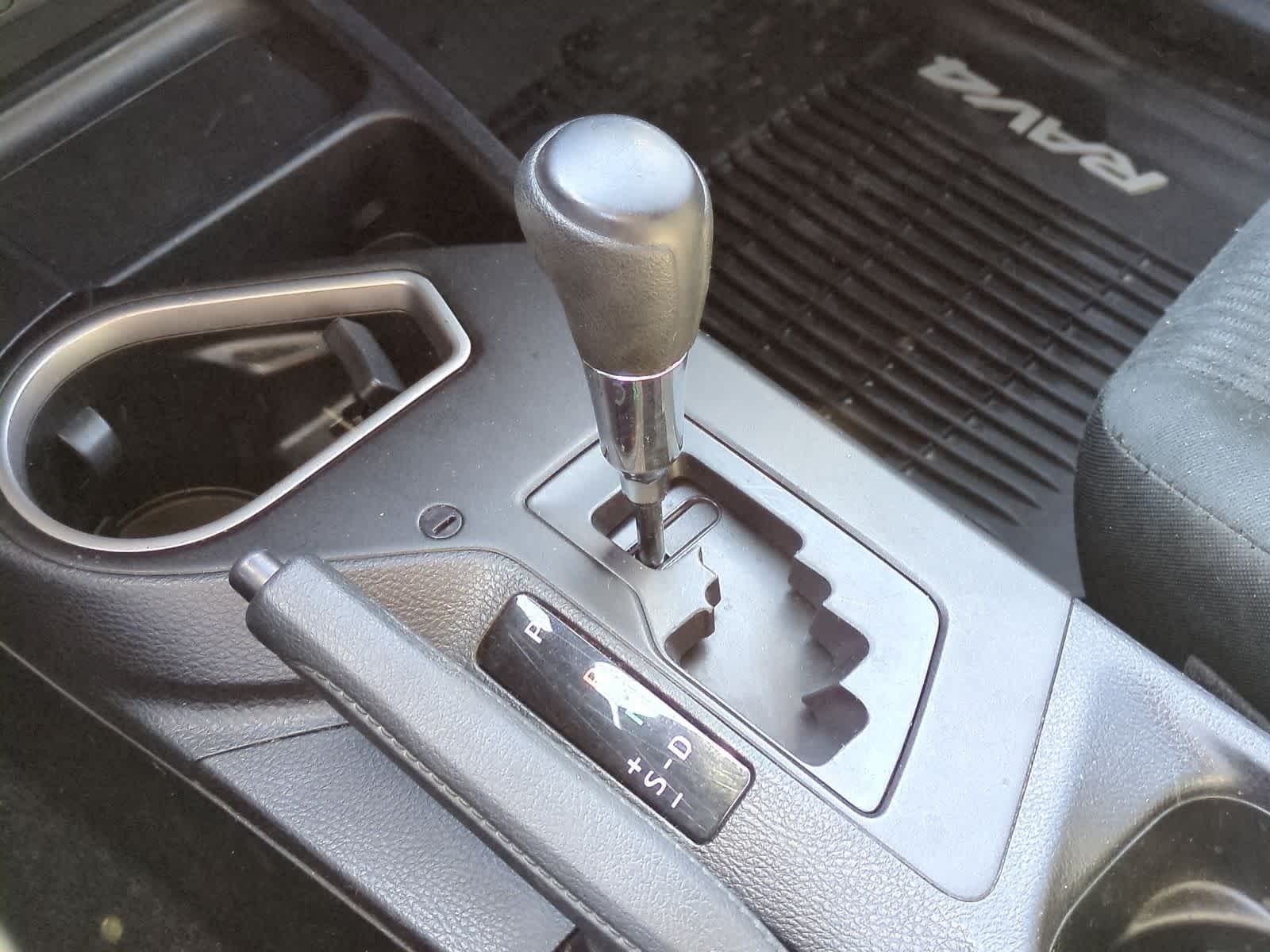 Thumbnail: 2018 Toyota RAV4 - 31