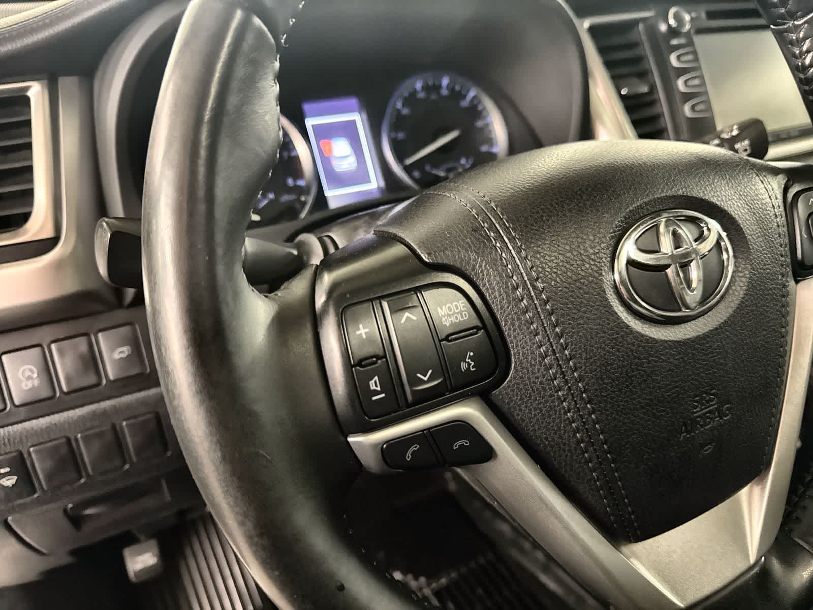 Thumbnail: 2019 Toyota Highlander - 26