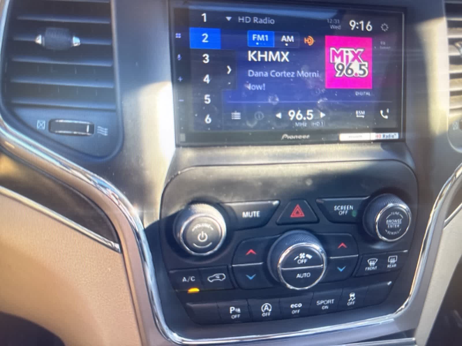 Thumbnail: 2018 Jeep Grand Cherokee - 16