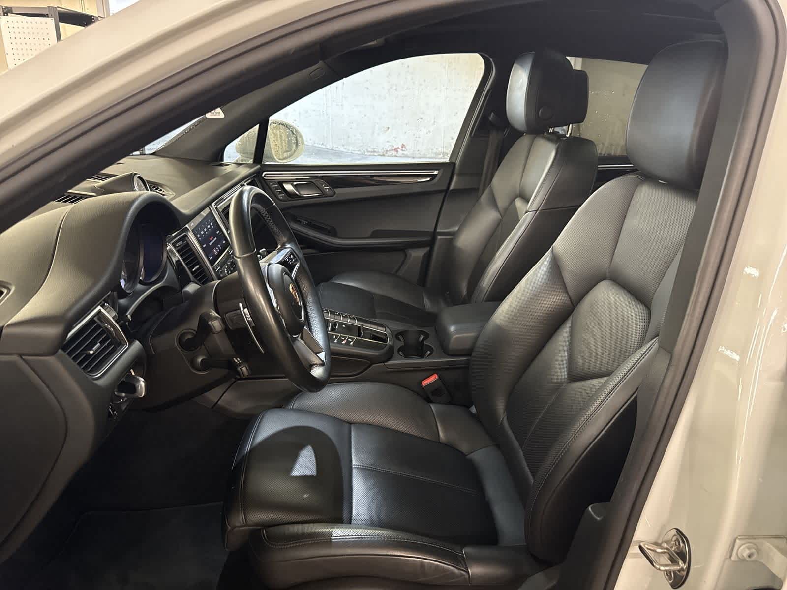 Thumbnail: 2017 Porsche Macan - 10