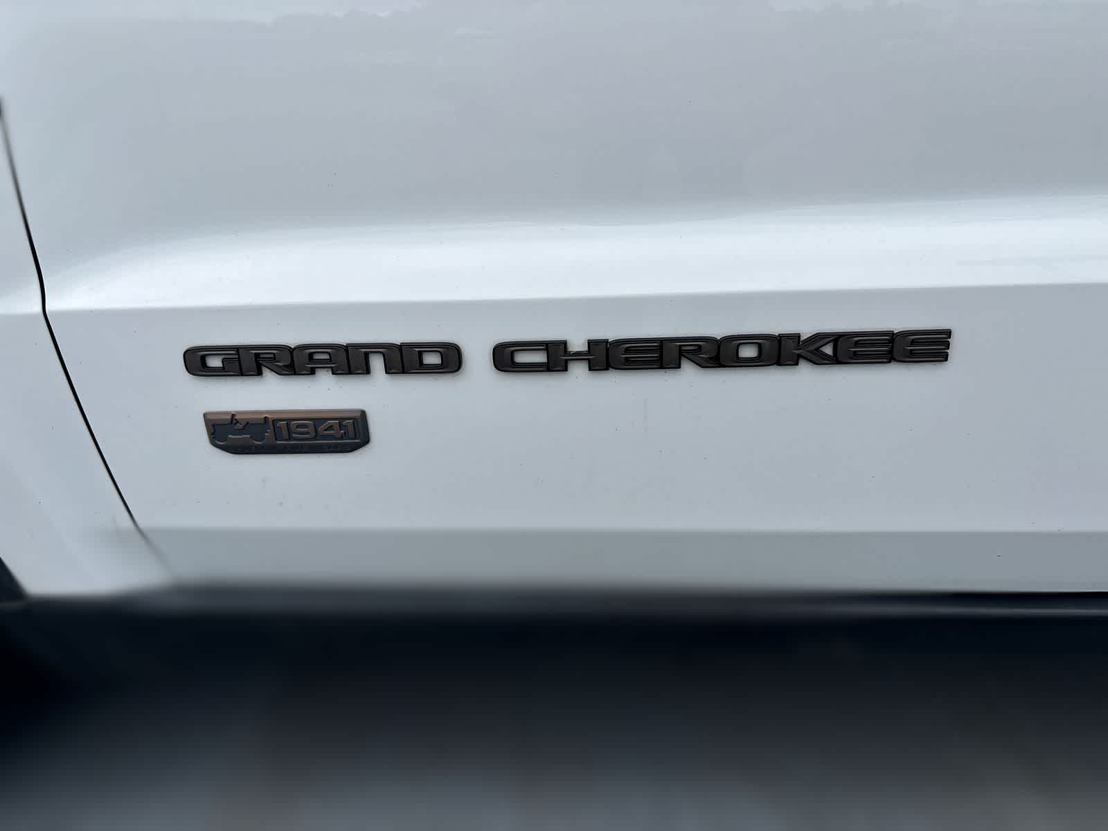 Thumbnail: 2016 Jeep Grand Cherokee - 13